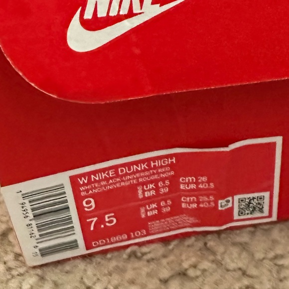 Nike Panda High Tops - Picture 3 of 6